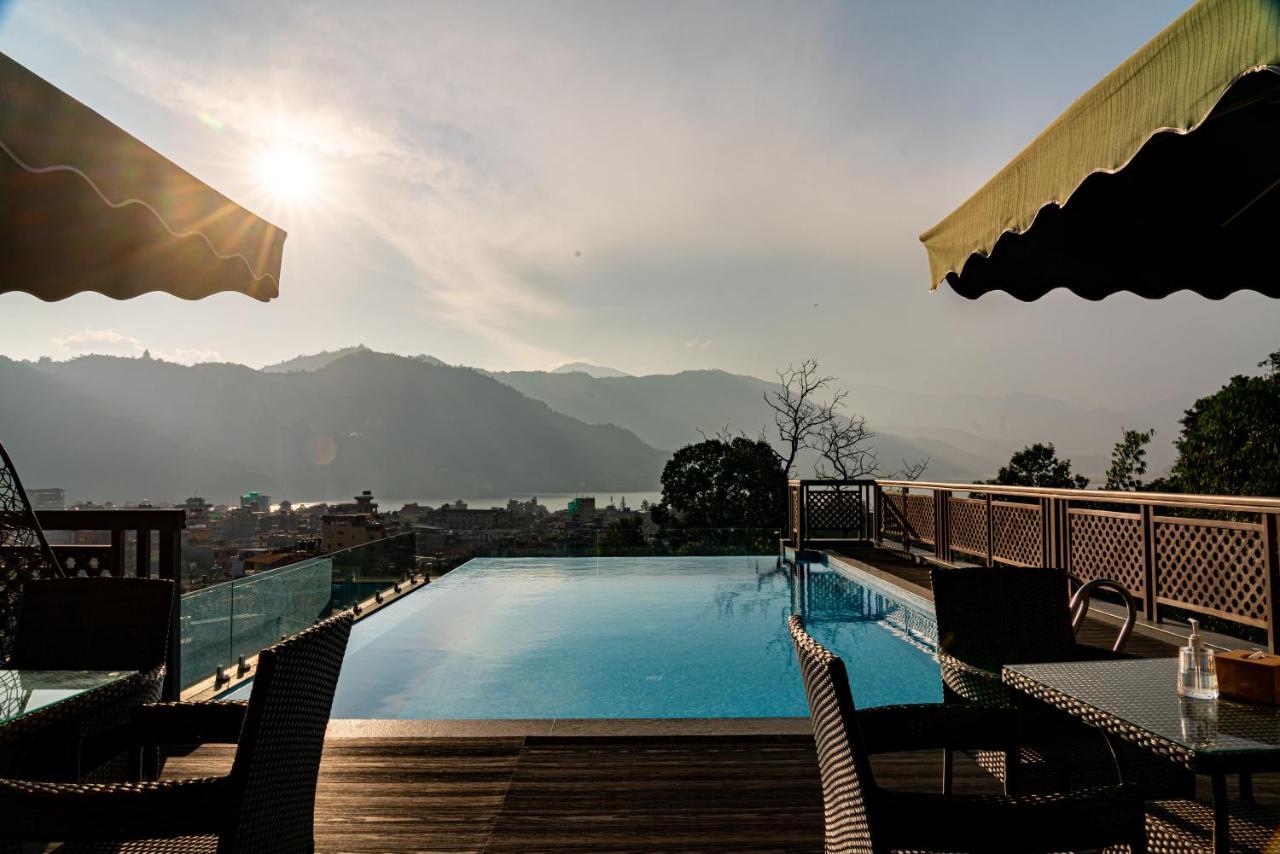 Bar Peepal Resort Покхара Екстер'єр фото The swimming pool at the hotel