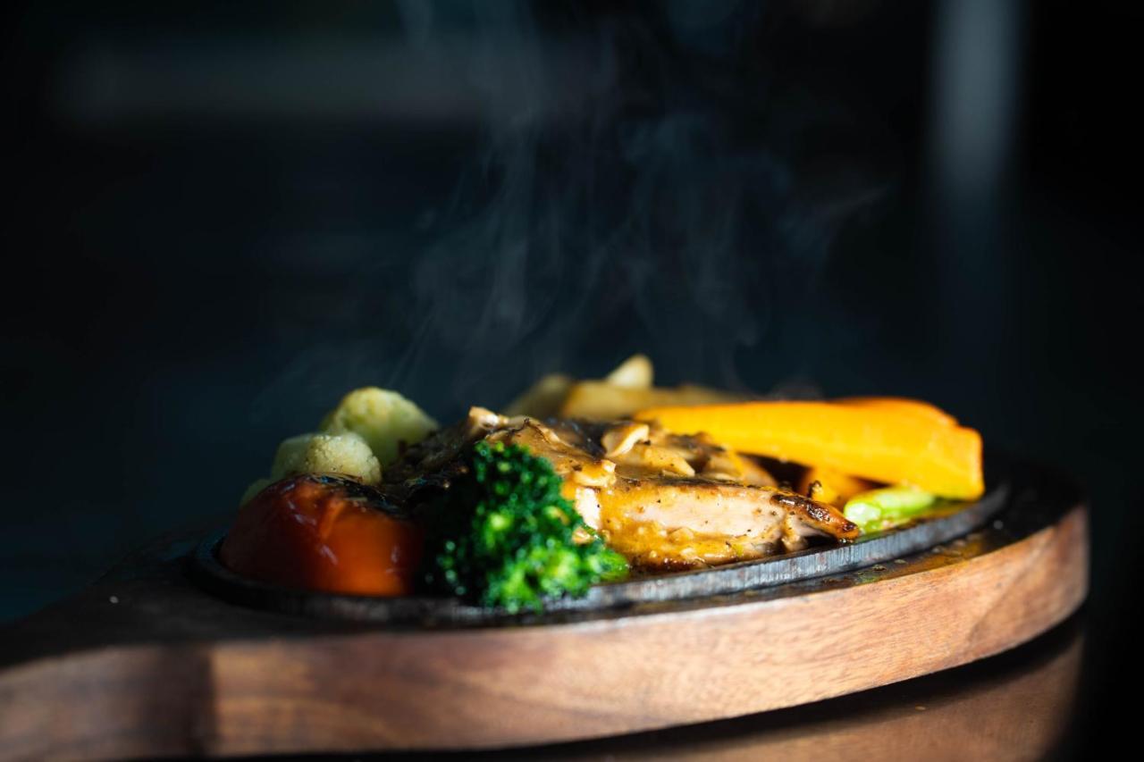 Bar Peepal Resort Покхара Екстер'єр фото A sizzler
