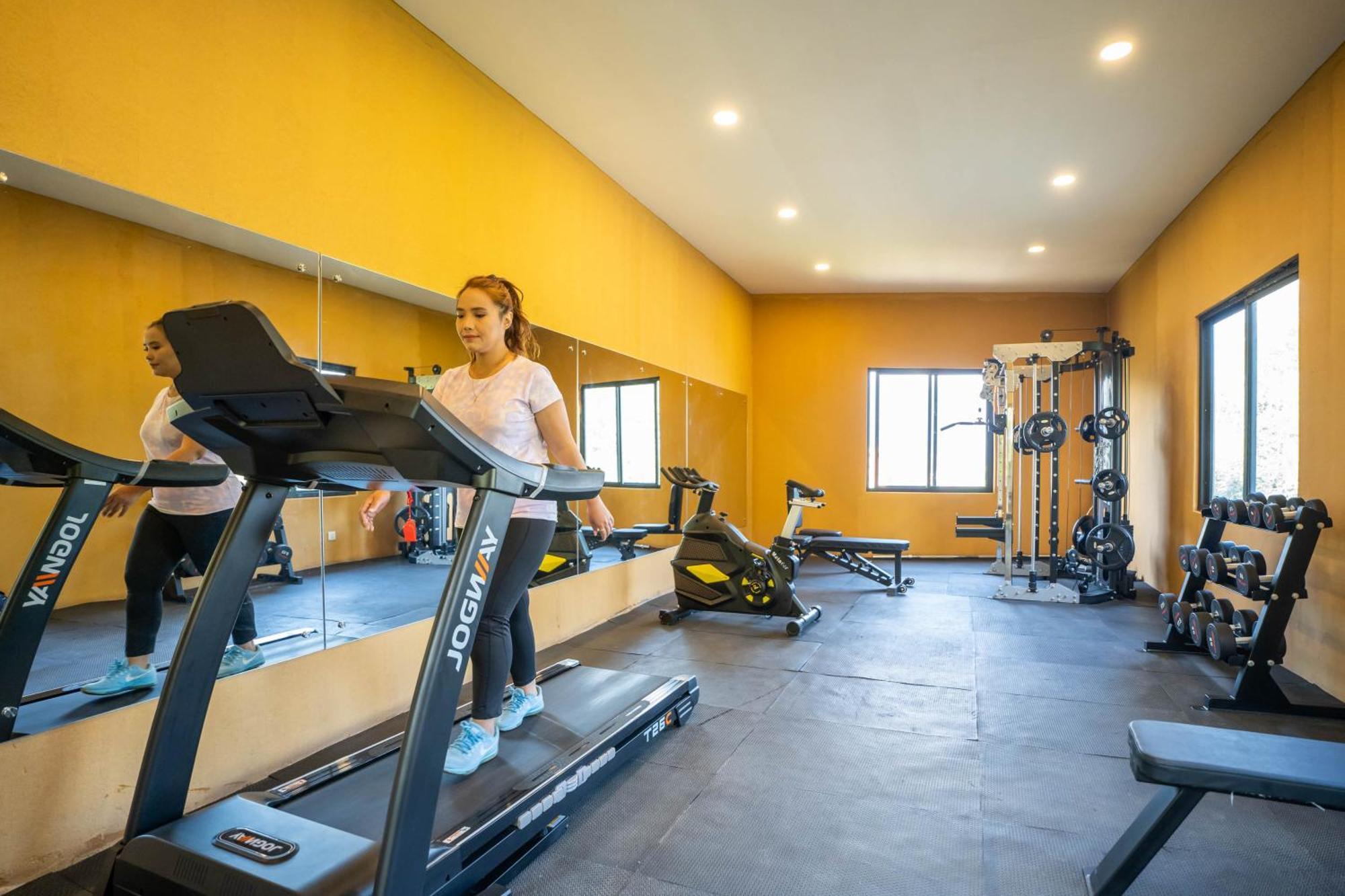 Bar Peepal Resort Покхара Екстер'єр фото The gym at the University of Rwanda
