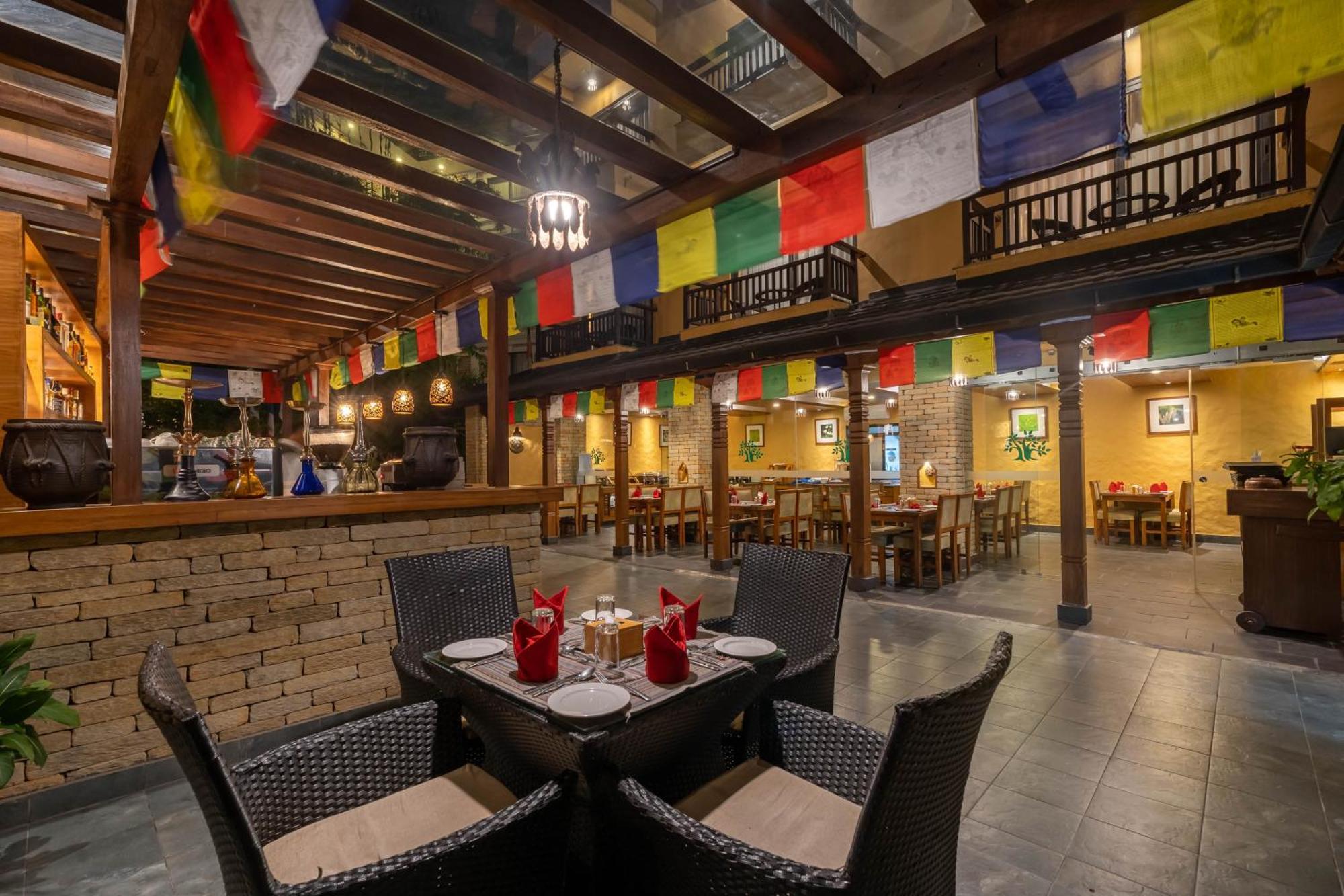 Bar Peepal Resort Покхара Екстер'єр фото The interior of the restaurant