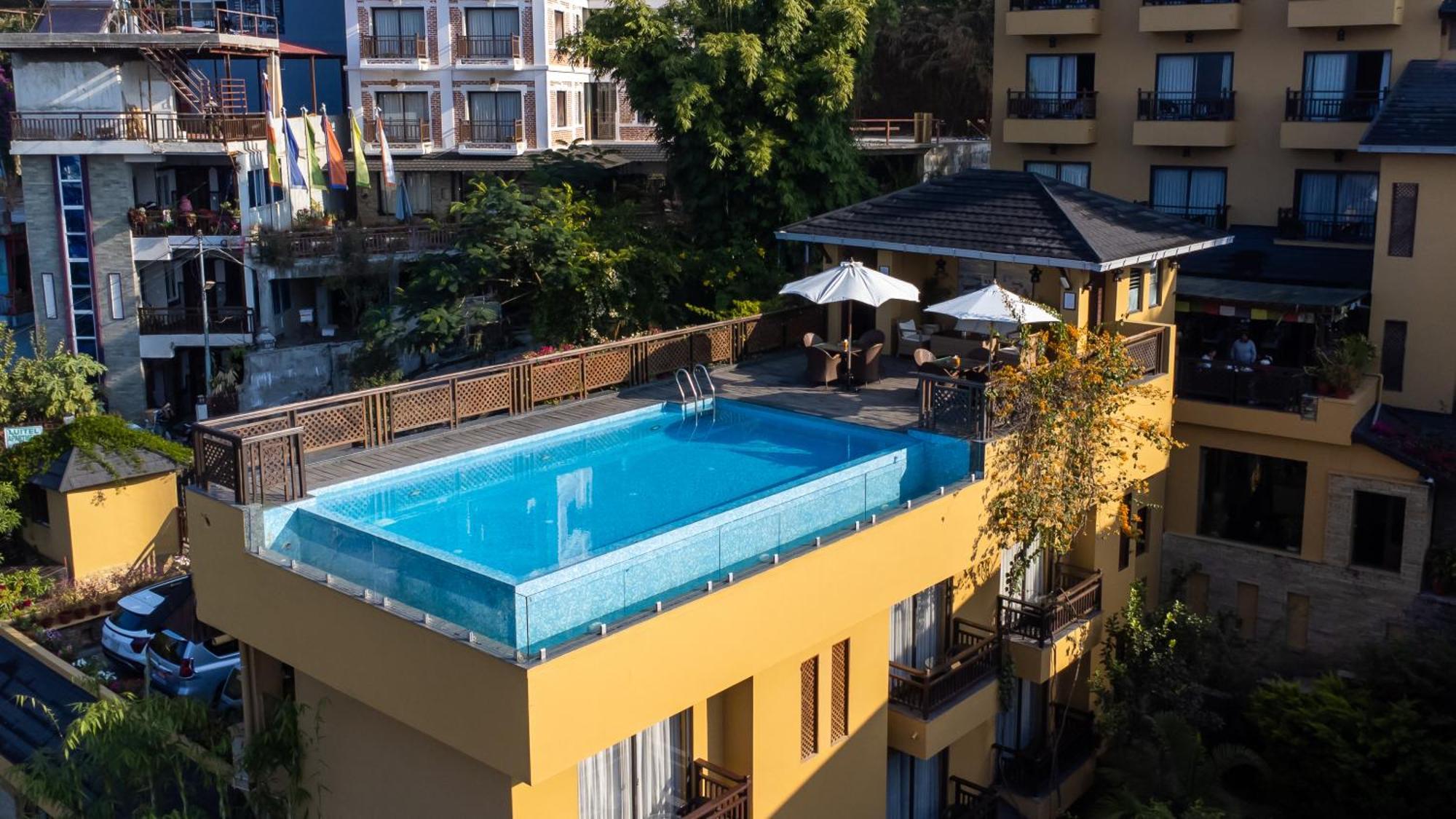 Bar Peepal Resort Покхара Екстер'єр фото Rooftop pool at the Hotel