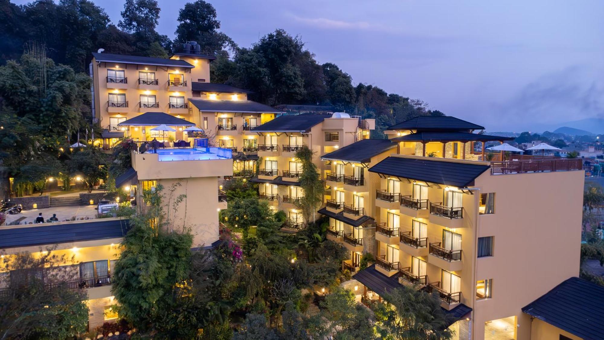 Bar Peepal Resort Покхара Екстер'єр фото The Royal