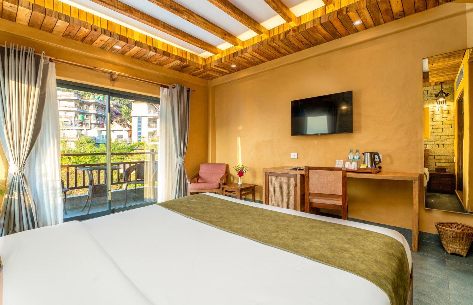 Bar Peepal Resort Покхара Екстер'єр фото Deluxe Room